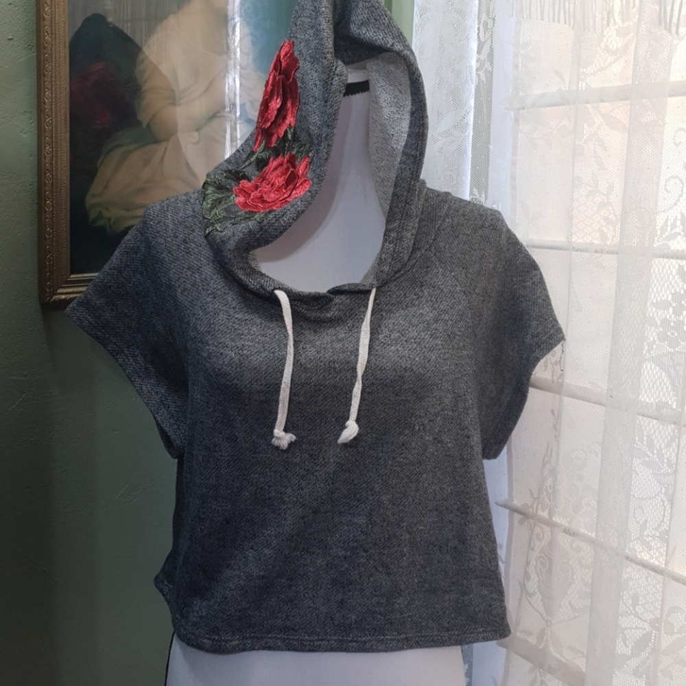 Viola rose Embroidered crop top hoodie